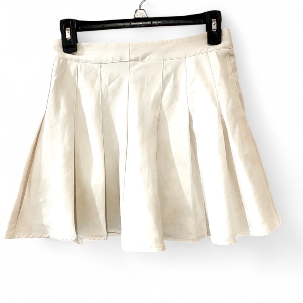 SHEIN WHITE TENNIS ATHLETIC SPORTY MINI SKIRT SIZE SMALL SPORTY LIGHTWEIGHT